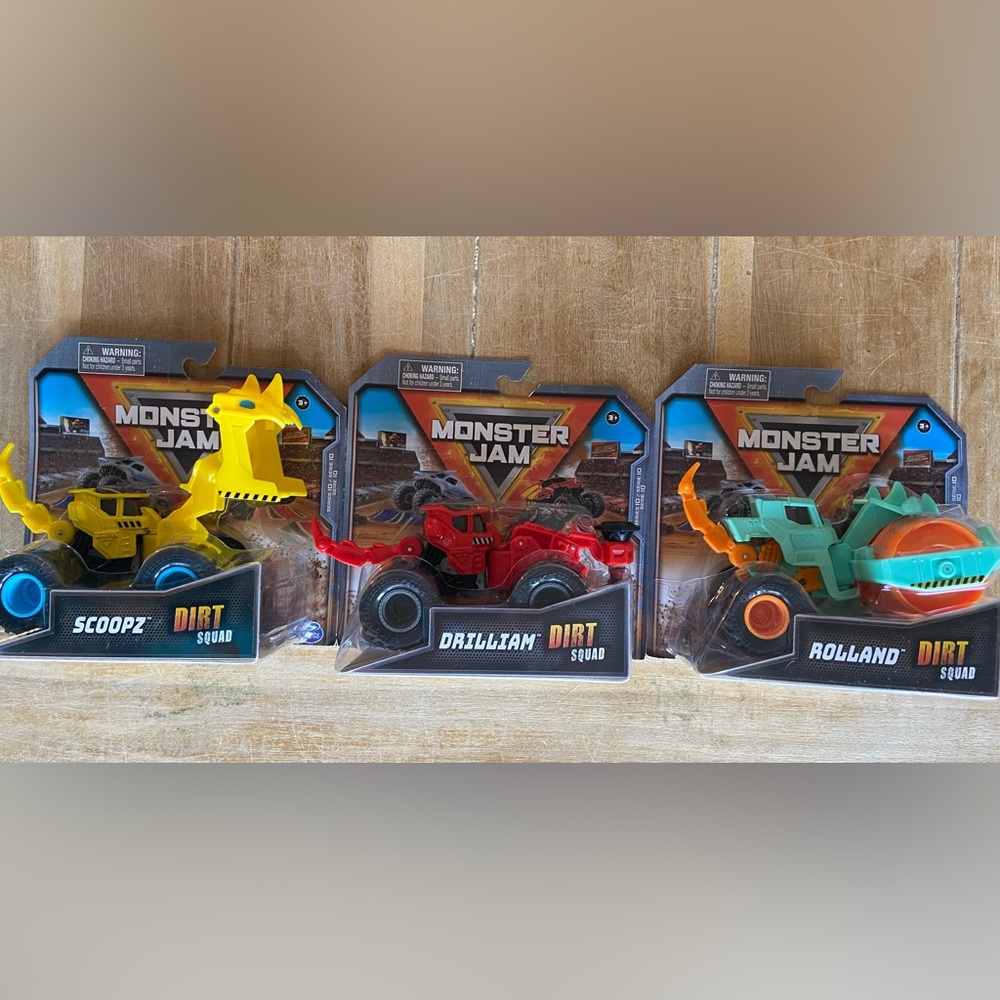 Monster Jam Dirt Squad (Series 10)